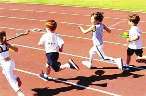 在塑膠跑道上運動的你懂得它是怎么制作的嗎？